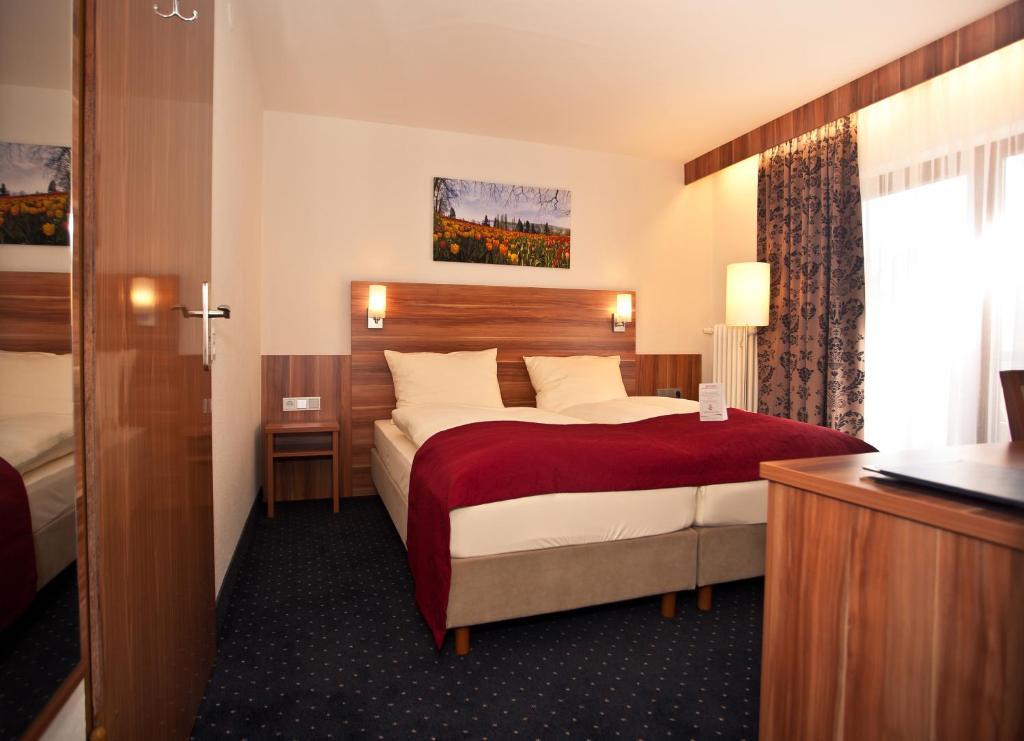 Hotel Knaus Am Hafen อูลดิงเงน มึลโฮเฟิน ห้อง รูปภาพ